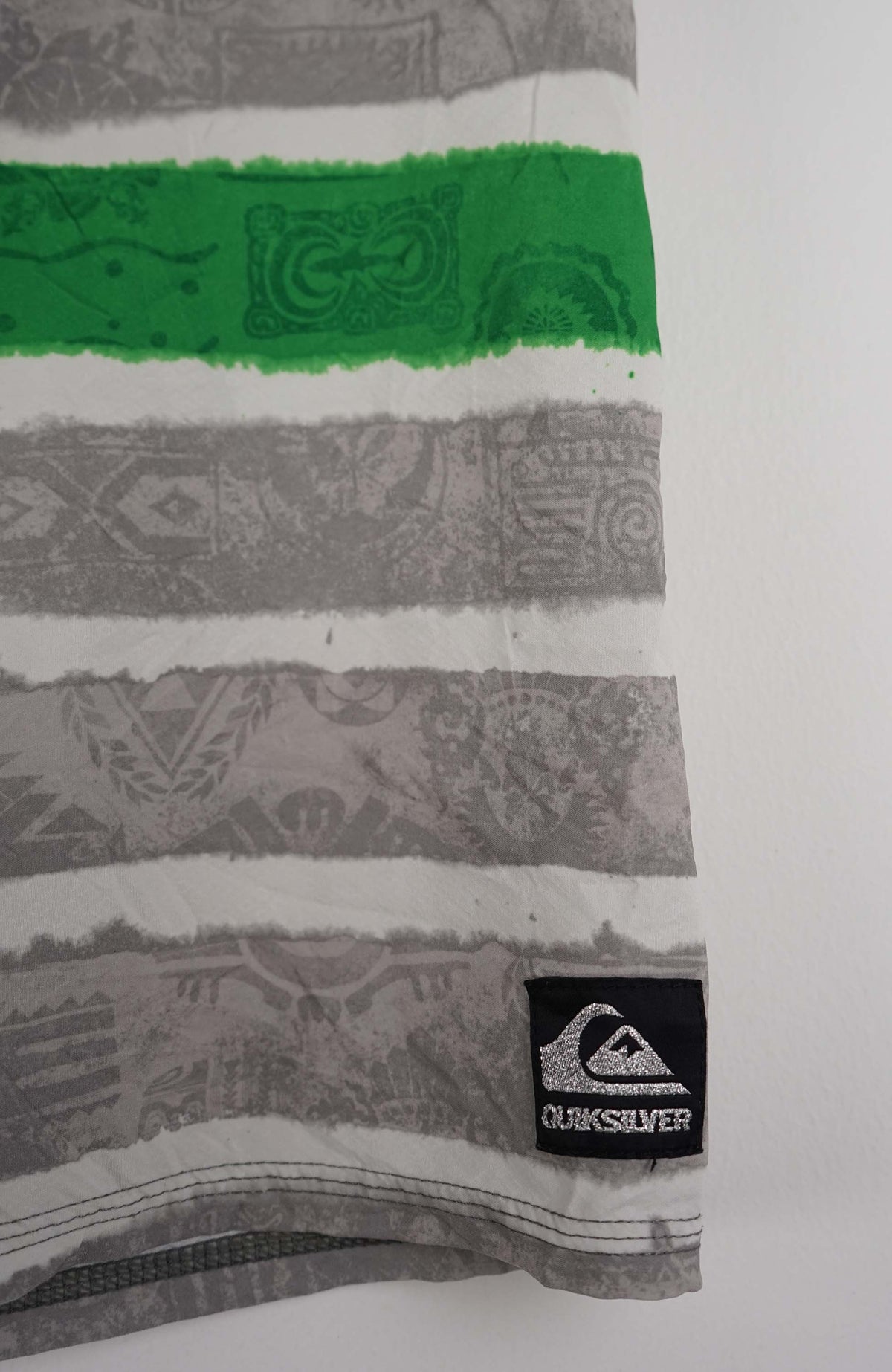 VINTAGE QUIKSILVER BOARD SHORTS W32