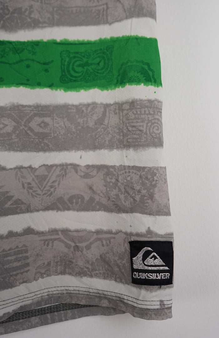 VINTAGE QUIKSILVER BOARD SHORTS W32