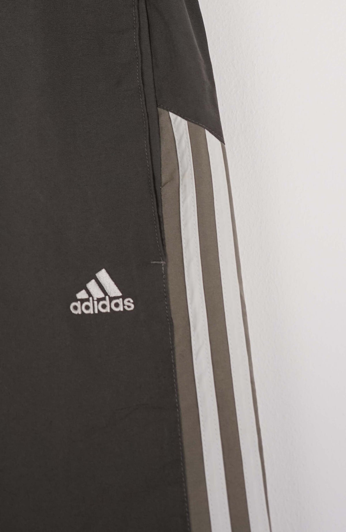 VINTAGE ADIDAS TRACK PANT SHORTS (M)