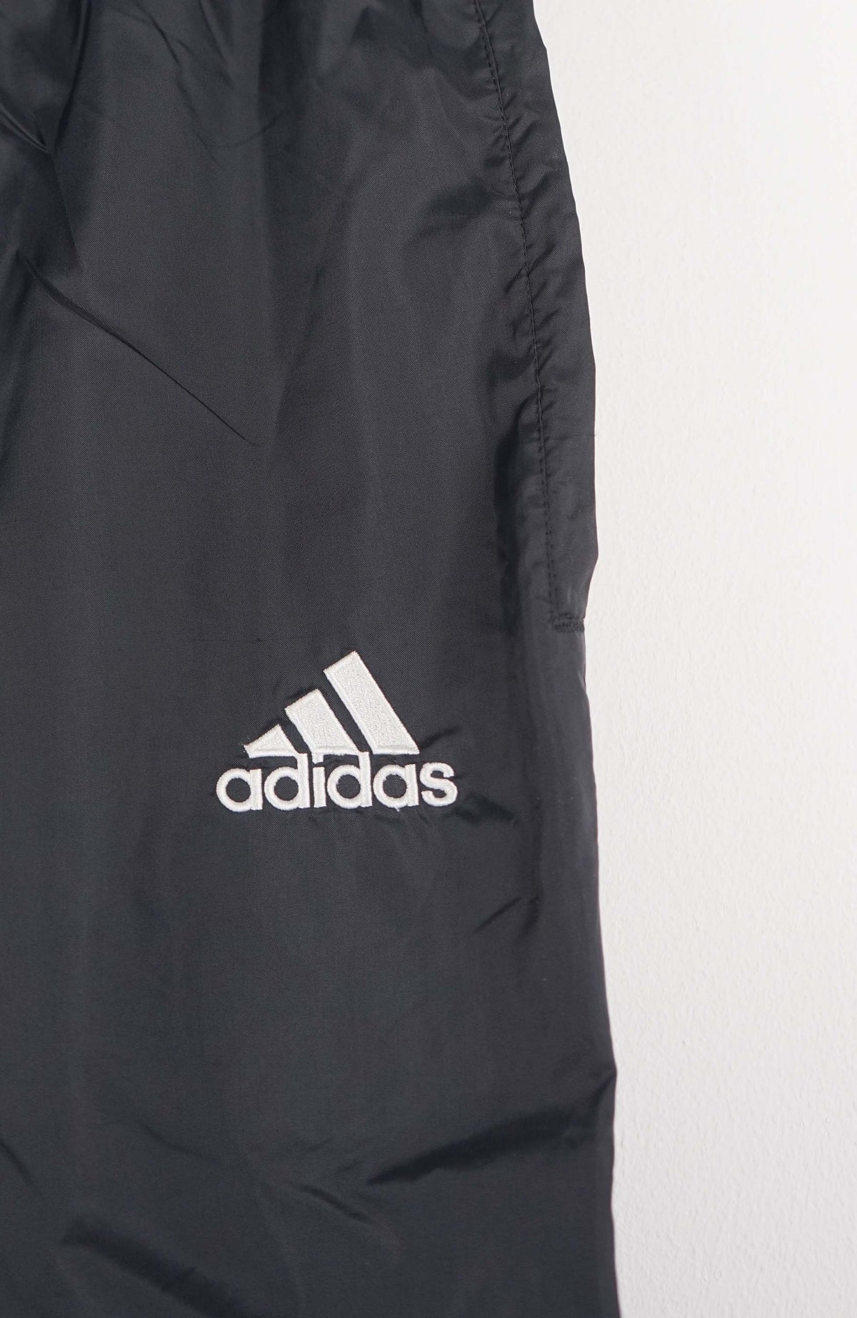 VINTAGE ADIDAS TRACK PANT SHORTS (S)
