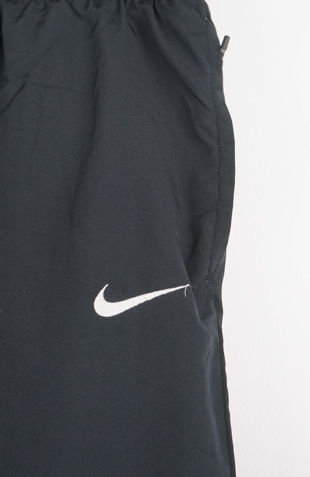 VINTAGE NIKE TRACK PANT SHORTS (L)
