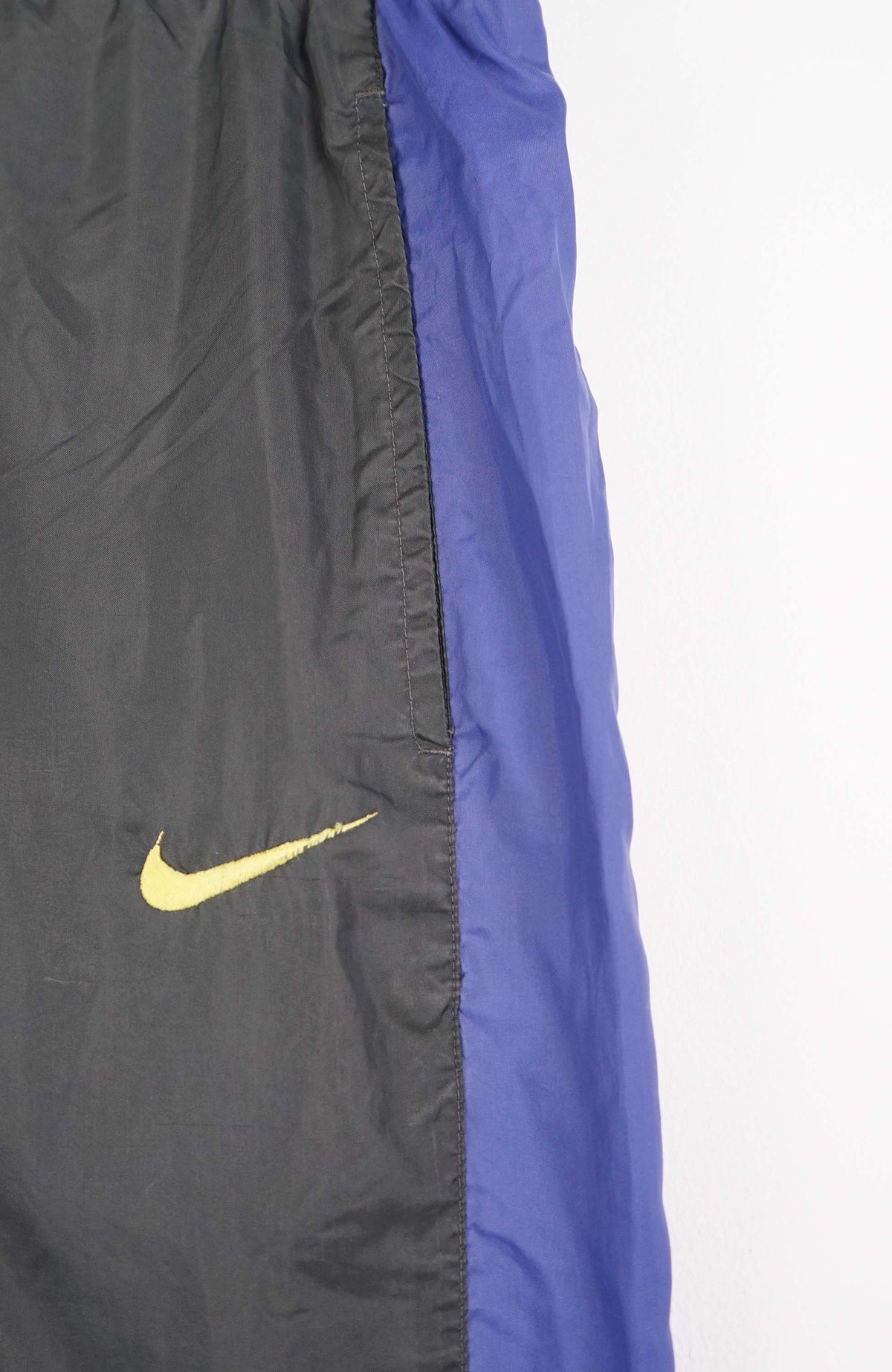 VINTAGE NIKE TRACK PANT SHORTS (M)