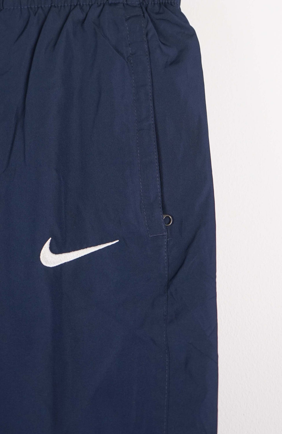 VINTAGE NIKE TRACK PANT SHORTS (M)