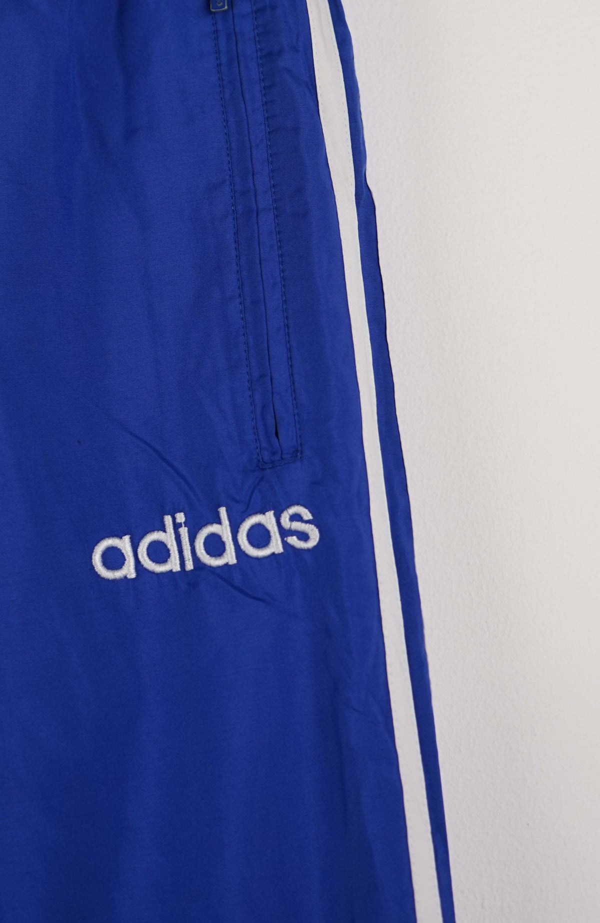 VINTAGE ADIDAS TRACK PANT SHORTS (M)