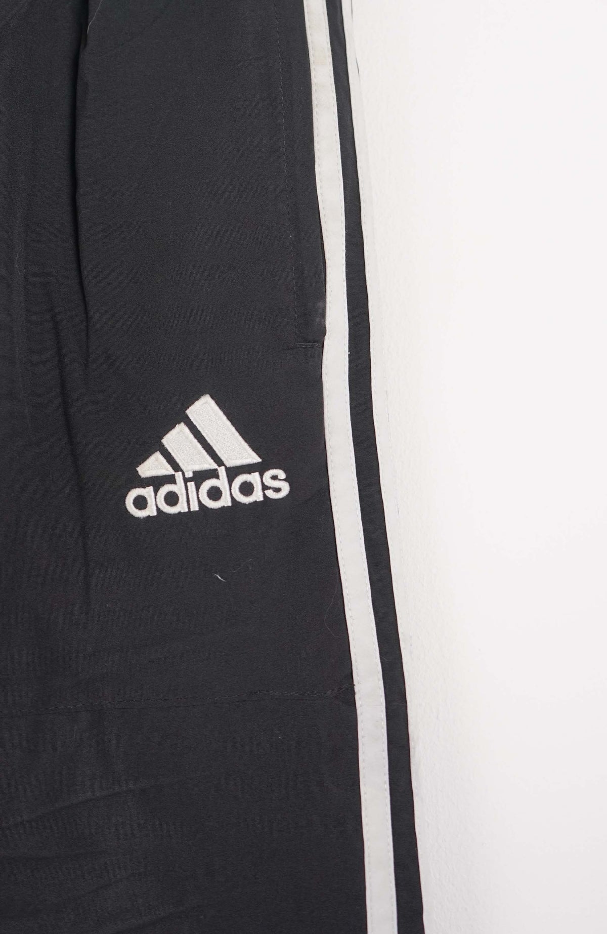 VINTAGE ADIDAS TRACK PANT SHORTS (M)