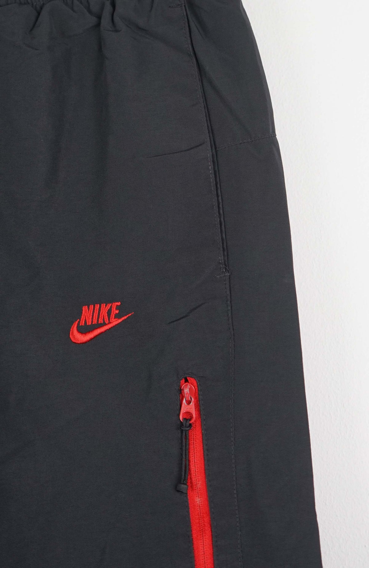 VINTAGE NIKE TRACK PANT SHORTS (M)