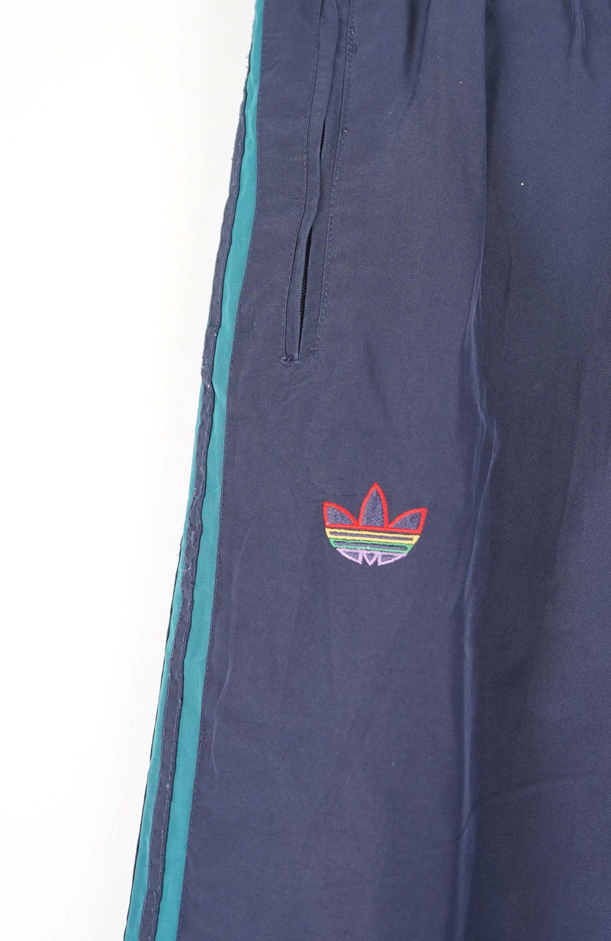 VINTAGE ADIDAS TRACK PANT SHORTS (L)