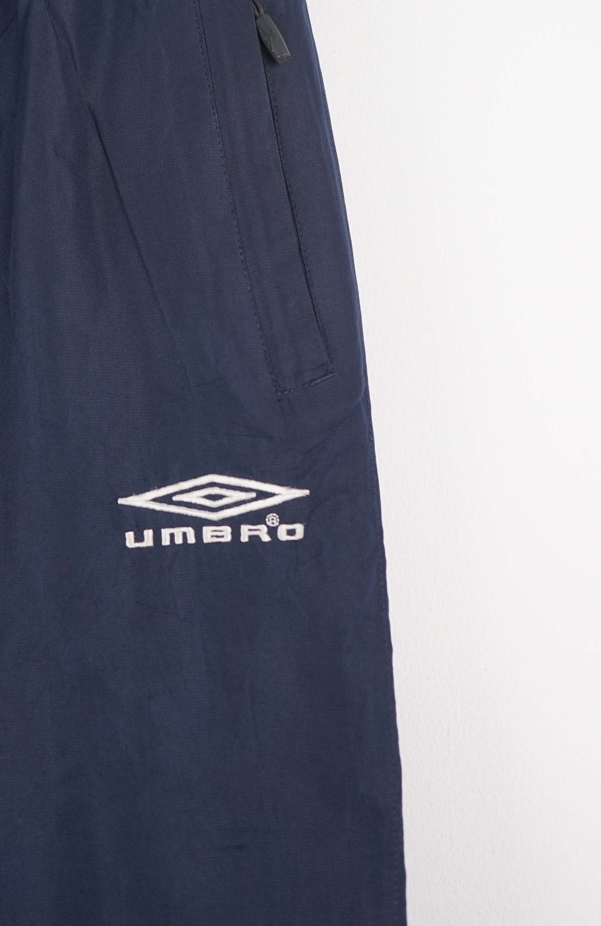VINTAGE UMBRO TRACK PANT SHORTS (XS)