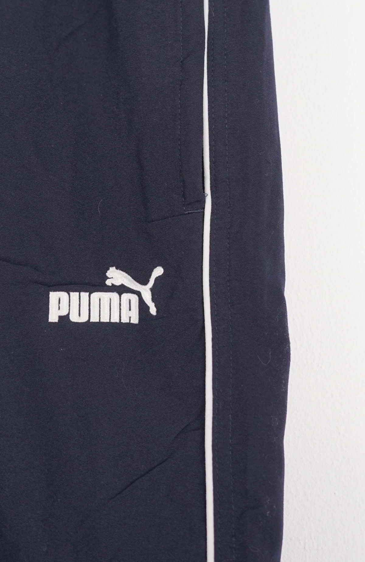 VINTAGE PUMA TRACK PANT SHORTS (M)