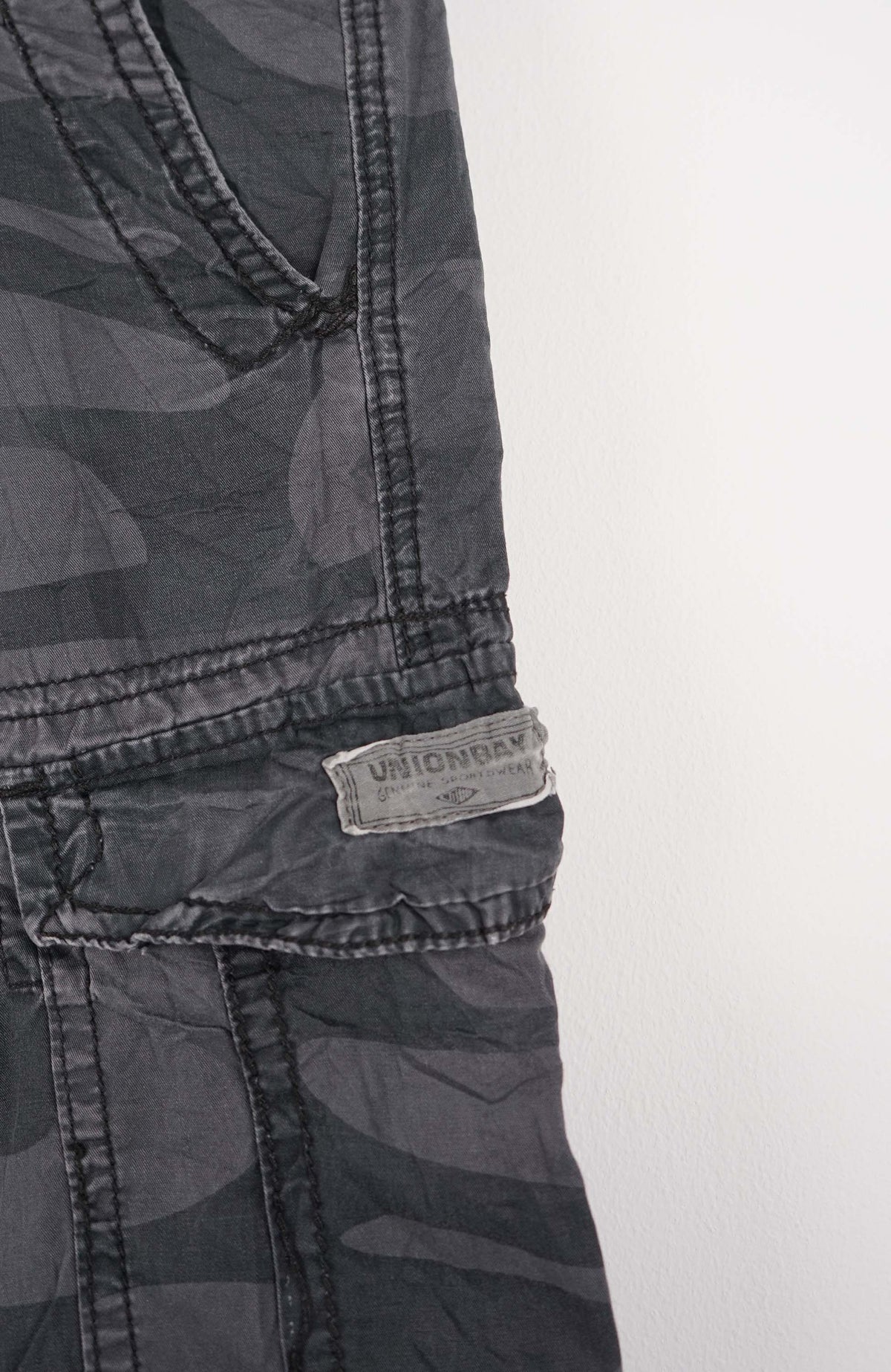 VINTAGE CAMO CARGO SHORTS W32