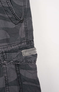 VINTAGE CAMO CARGO SHORTS W32