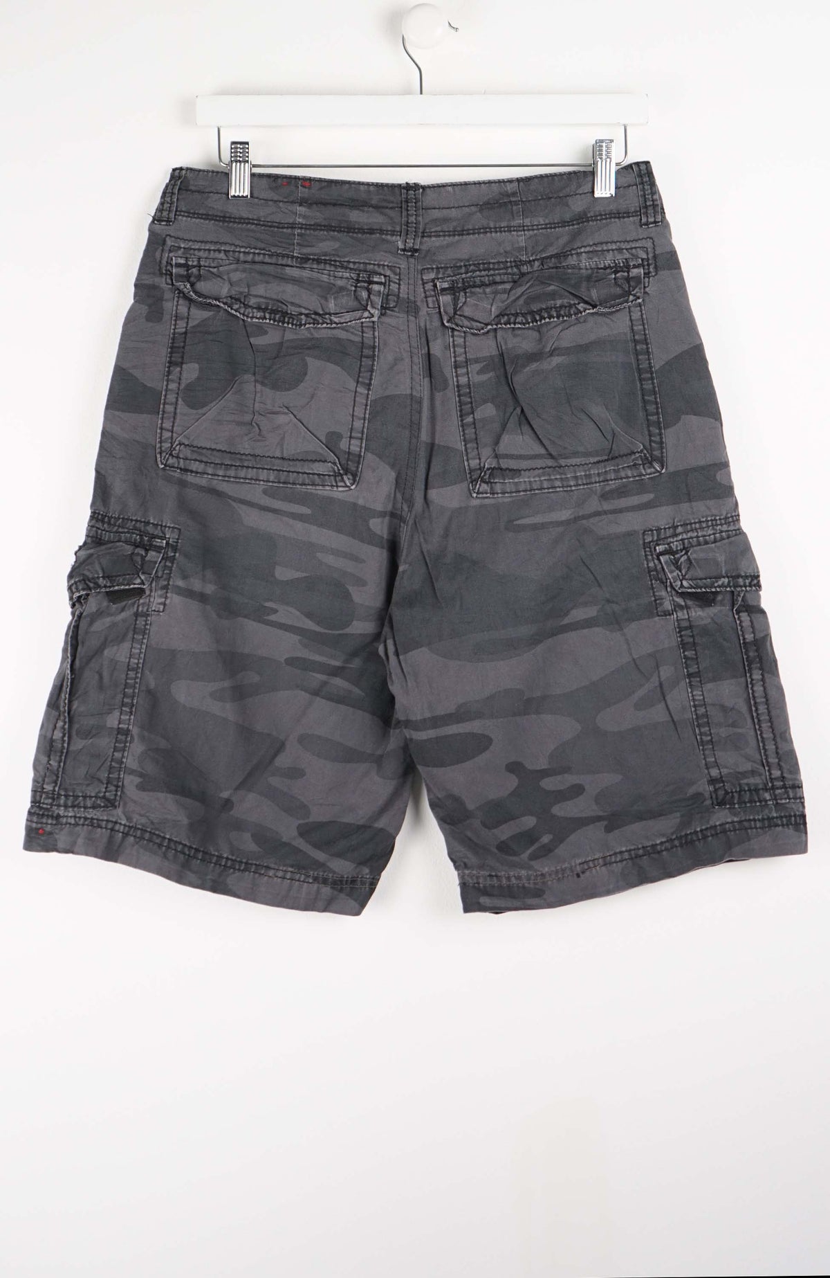 VINTAGE CAMO CARGO SHORTS W32