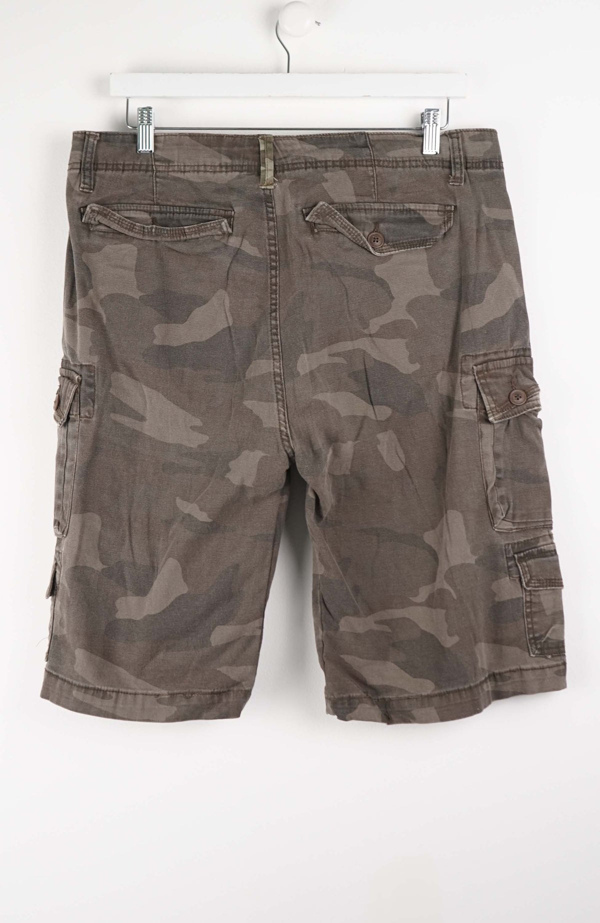 VINTAGE CAMO CARGO SHORTS W34
