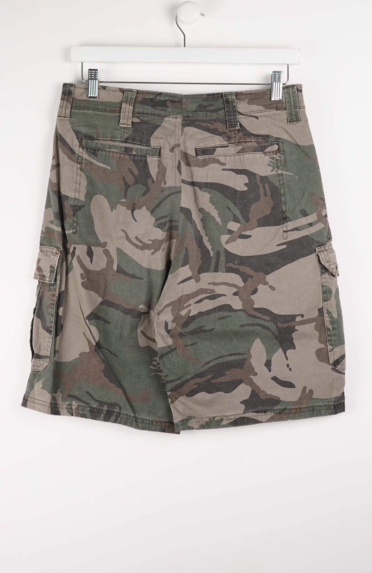 VINTAGE WRANGLER CAMO CARGO SHORTS W31