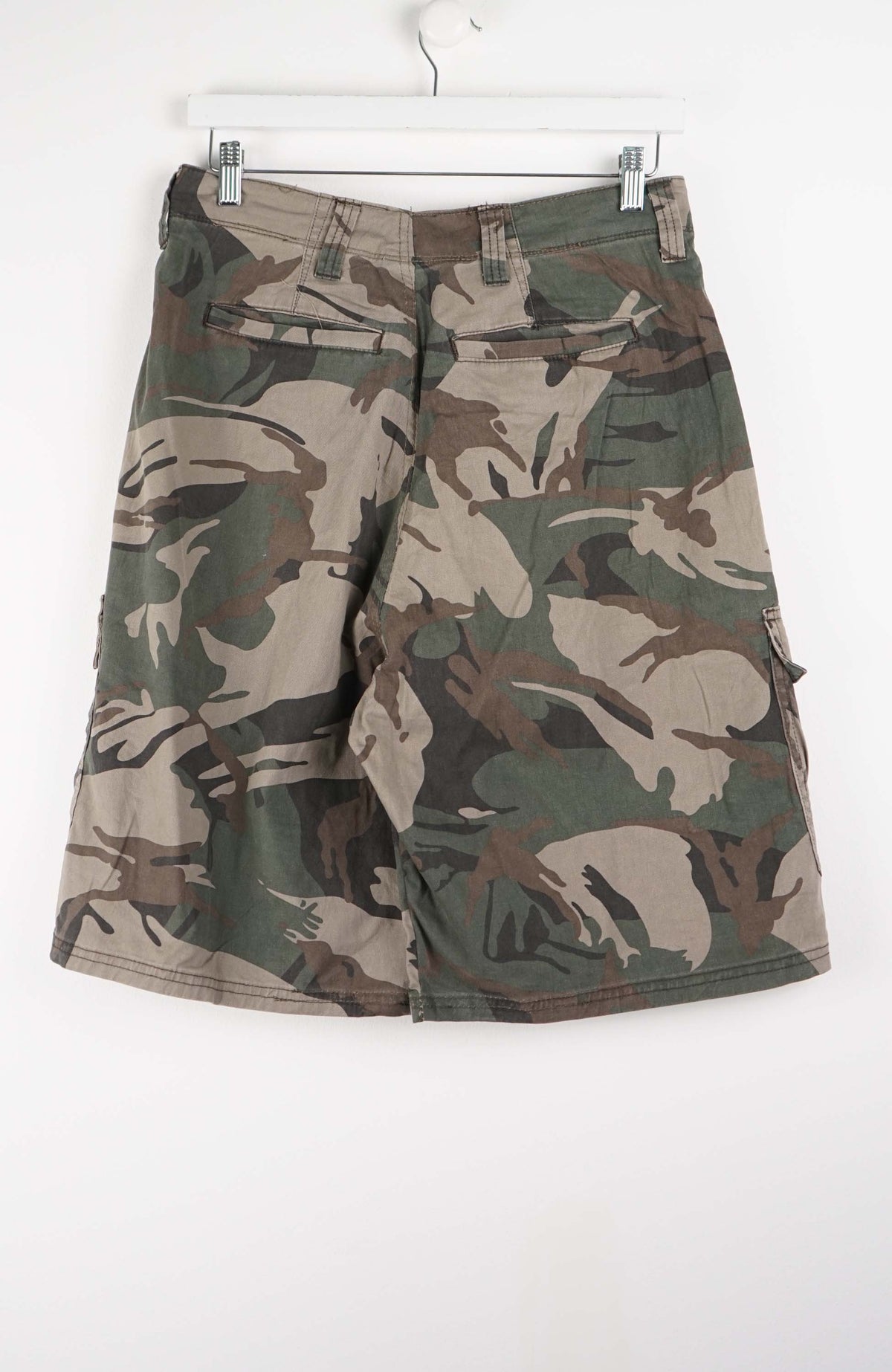 VINTAGE WRANGLER CAMO CARGO SHORTS W30