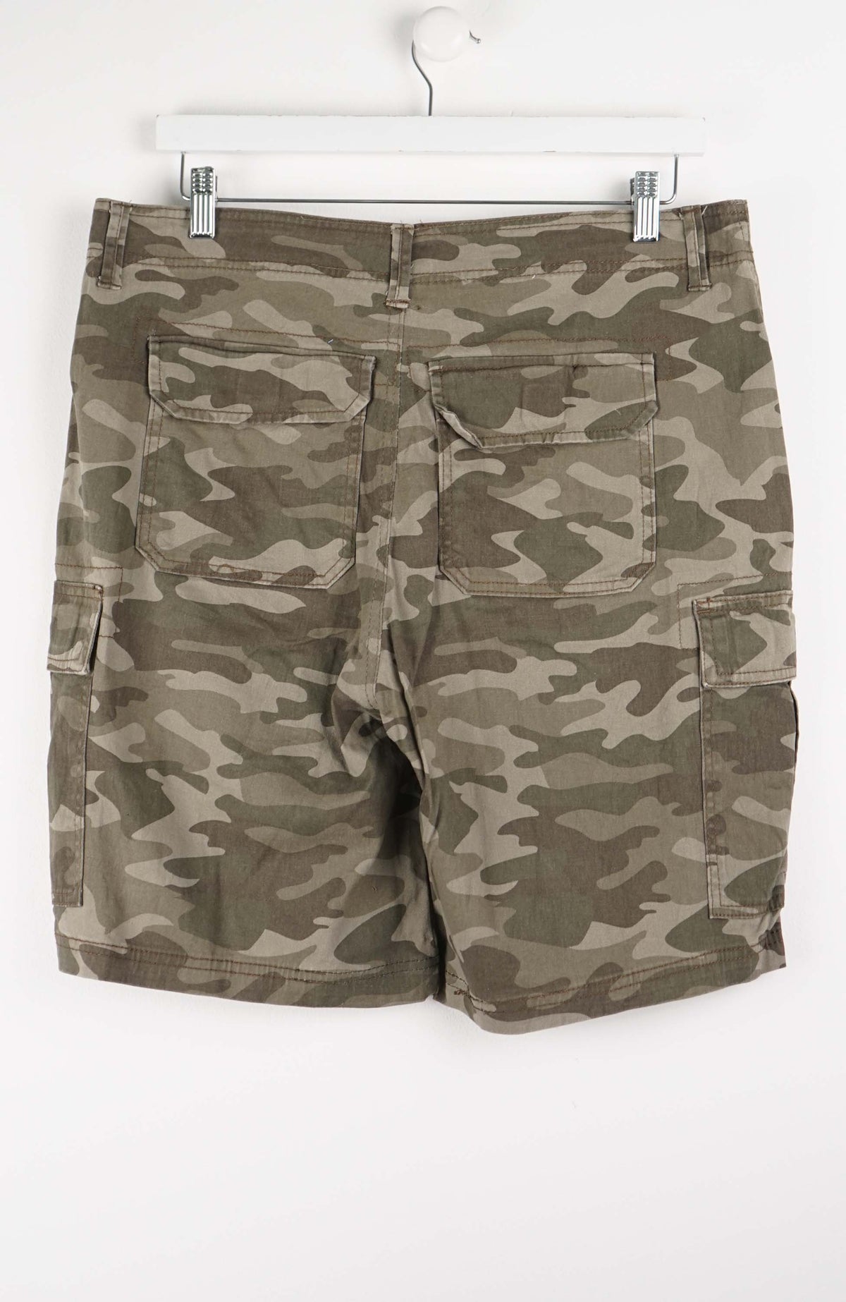 VINTAGE CAMO CARGO SHORTS W36