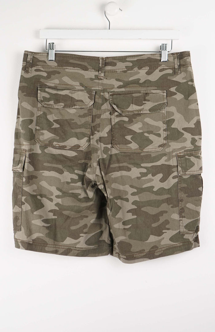 VINTAGE CAMO CARGO SHORTS W36