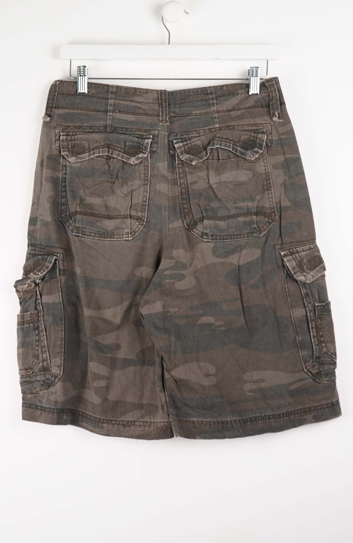 VINTAGE CAMO CARGO SHORTS W32