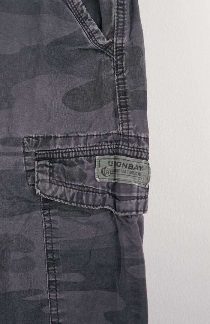 VINTAGE CAMO CARGO SHORTS W33
