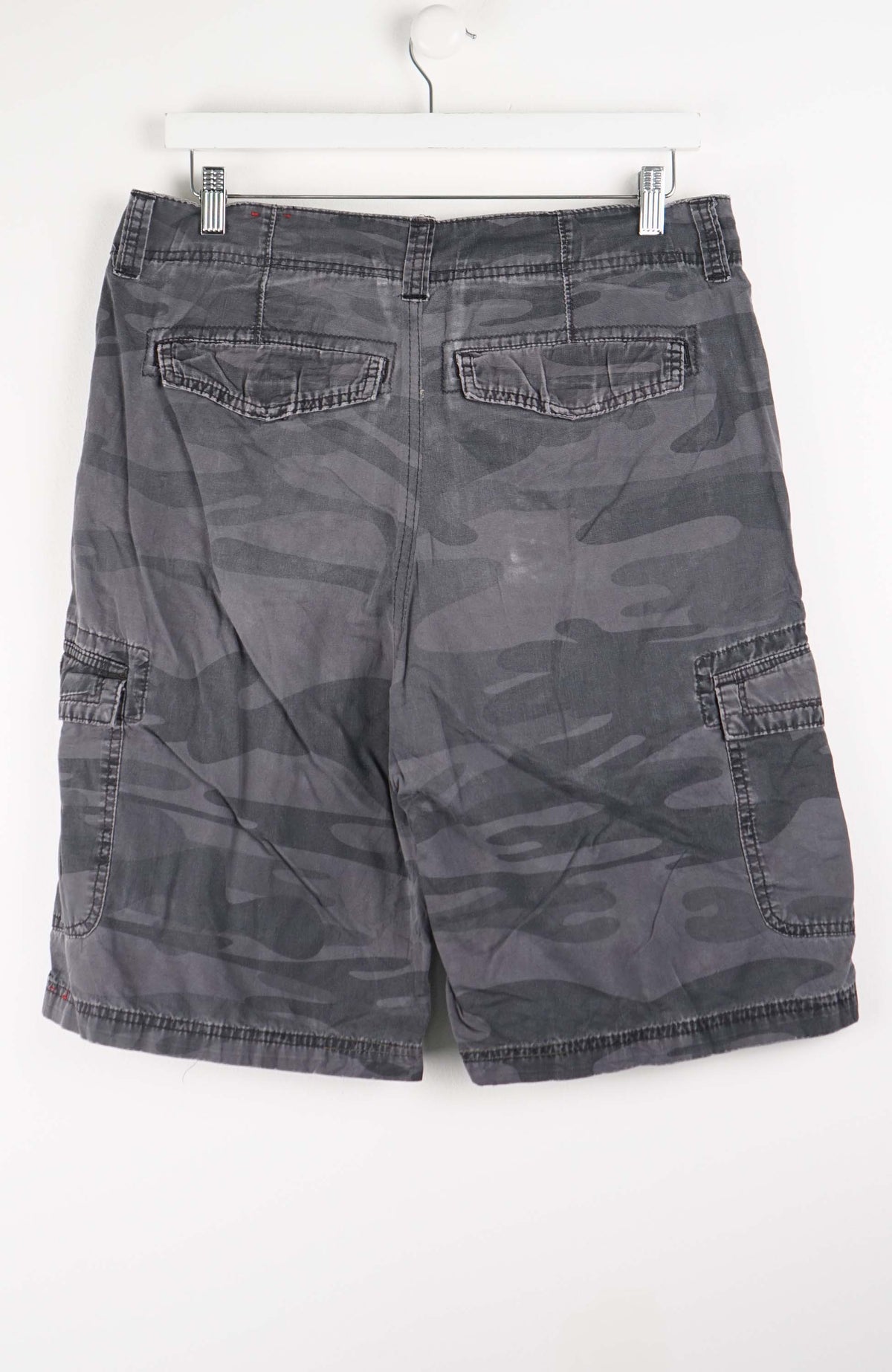 VINTAGE CAMO CARGO SHORTS W33