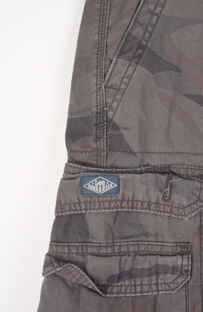 VINTAGE LEE CAMO CARGO SHORTS W32