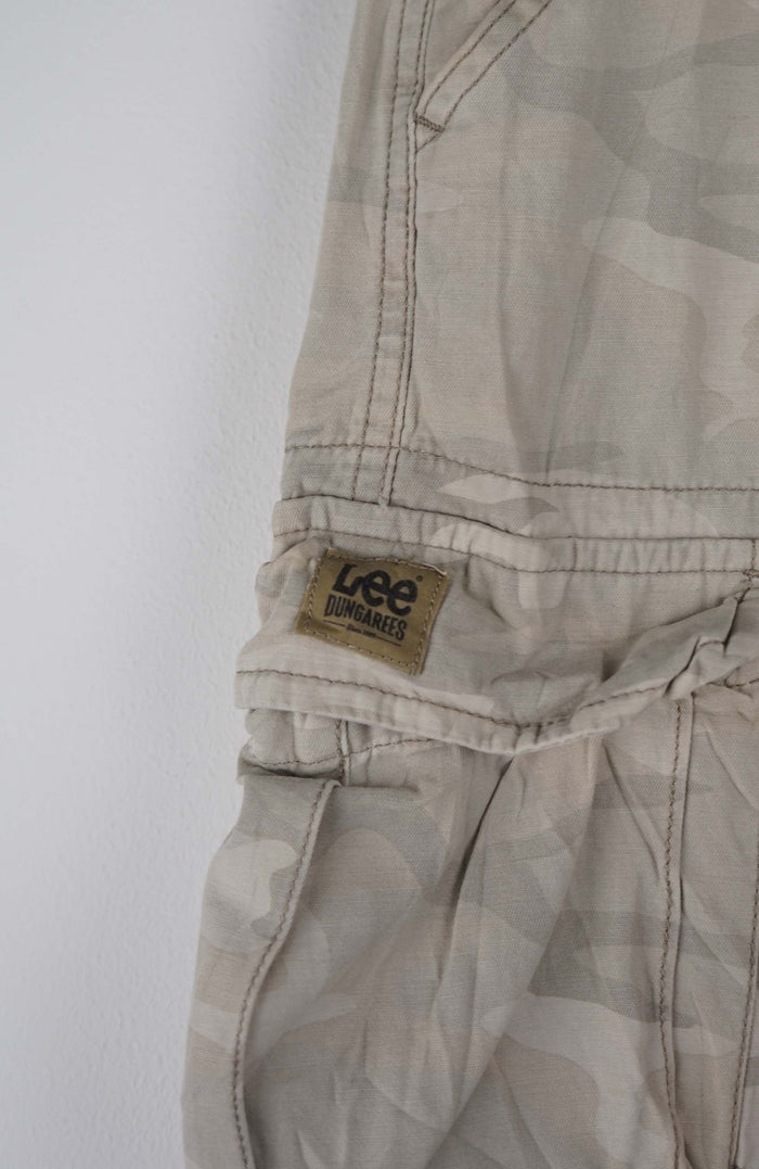 VINTAGE CAMO CARGO SHORTS W31