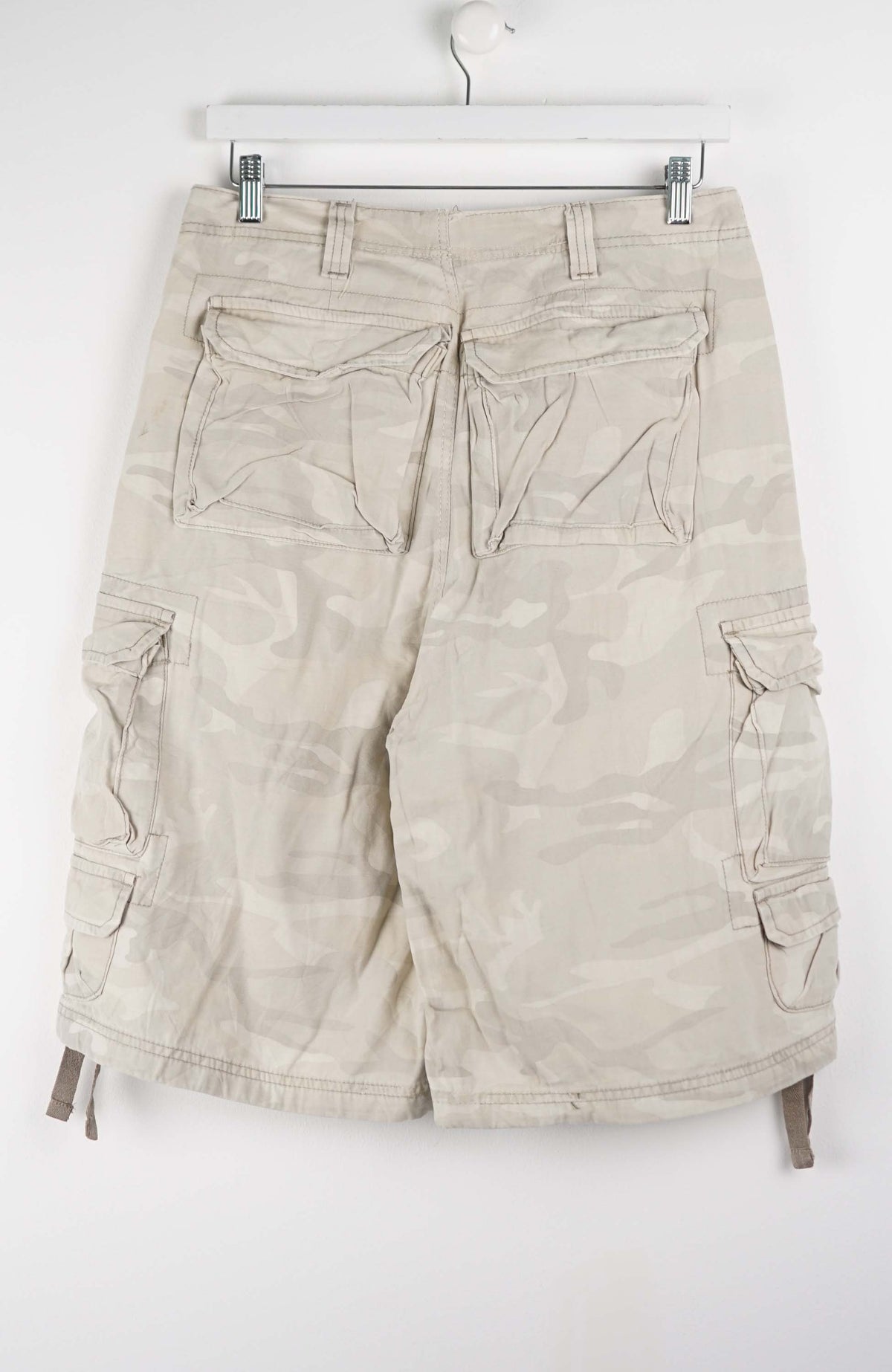 VINTAGE CAMO CARGO SHORTS W31