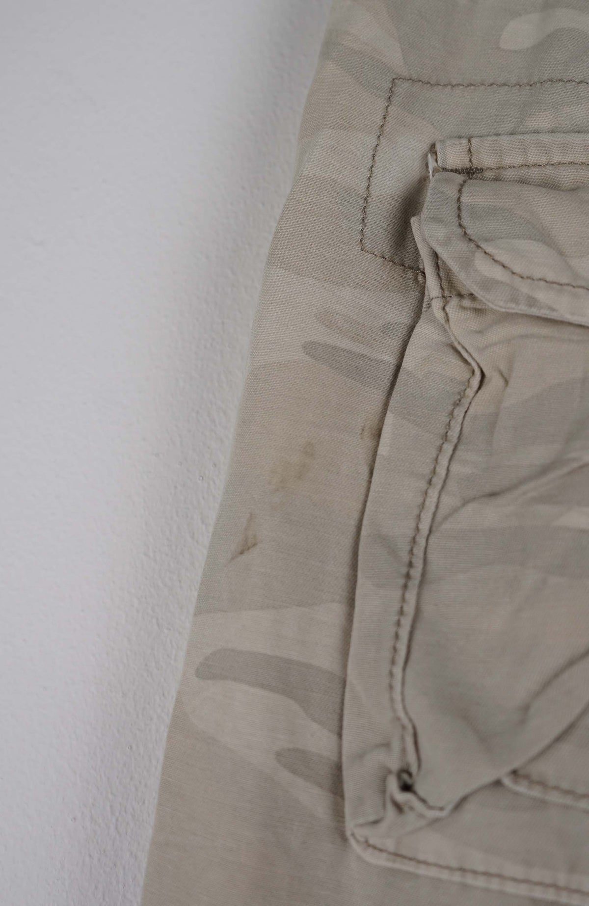 VINTAGE CAMO CARGO SHORTS W31