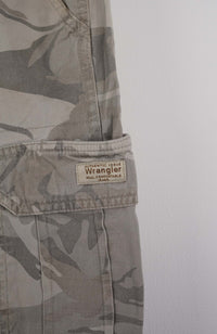 VINTAGE CAMO CARGO SHORTS W32