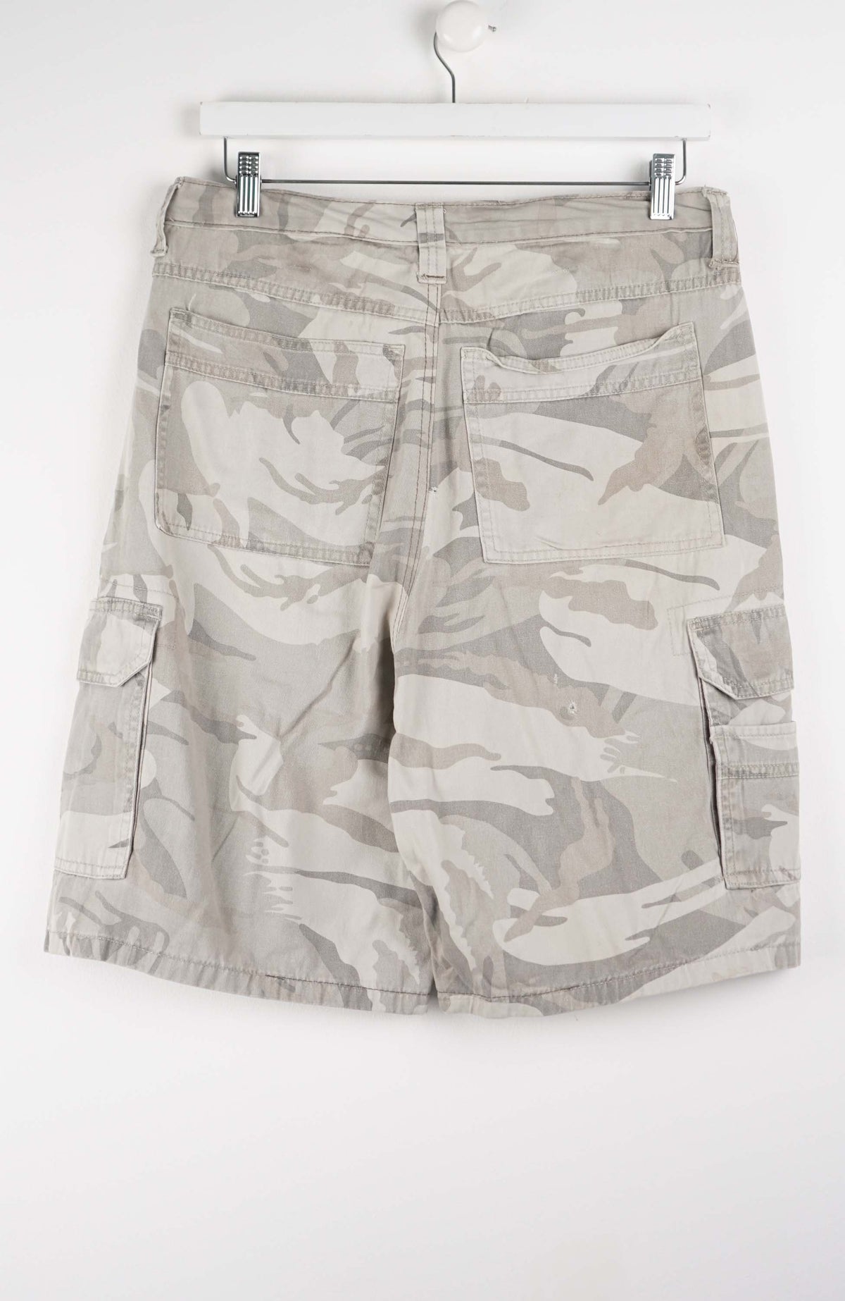 VINTAGE CAMO CARGO SHORTS W32