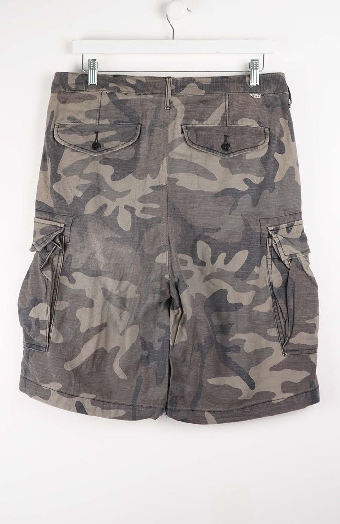 VINTAGE CAMO CARGO SHORTS W34