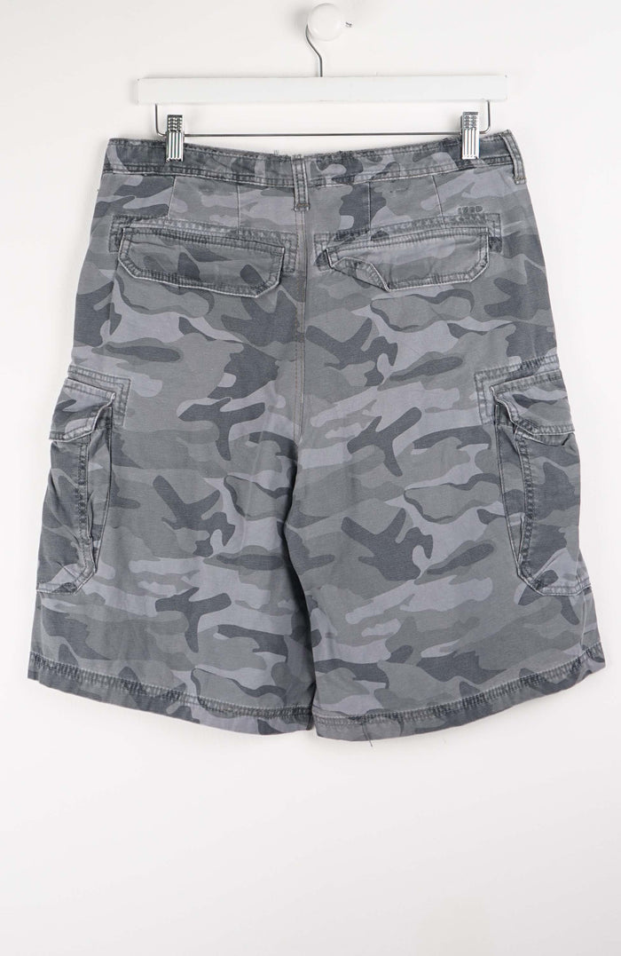 VINTAGE CAMO CARGO SHORTS W32