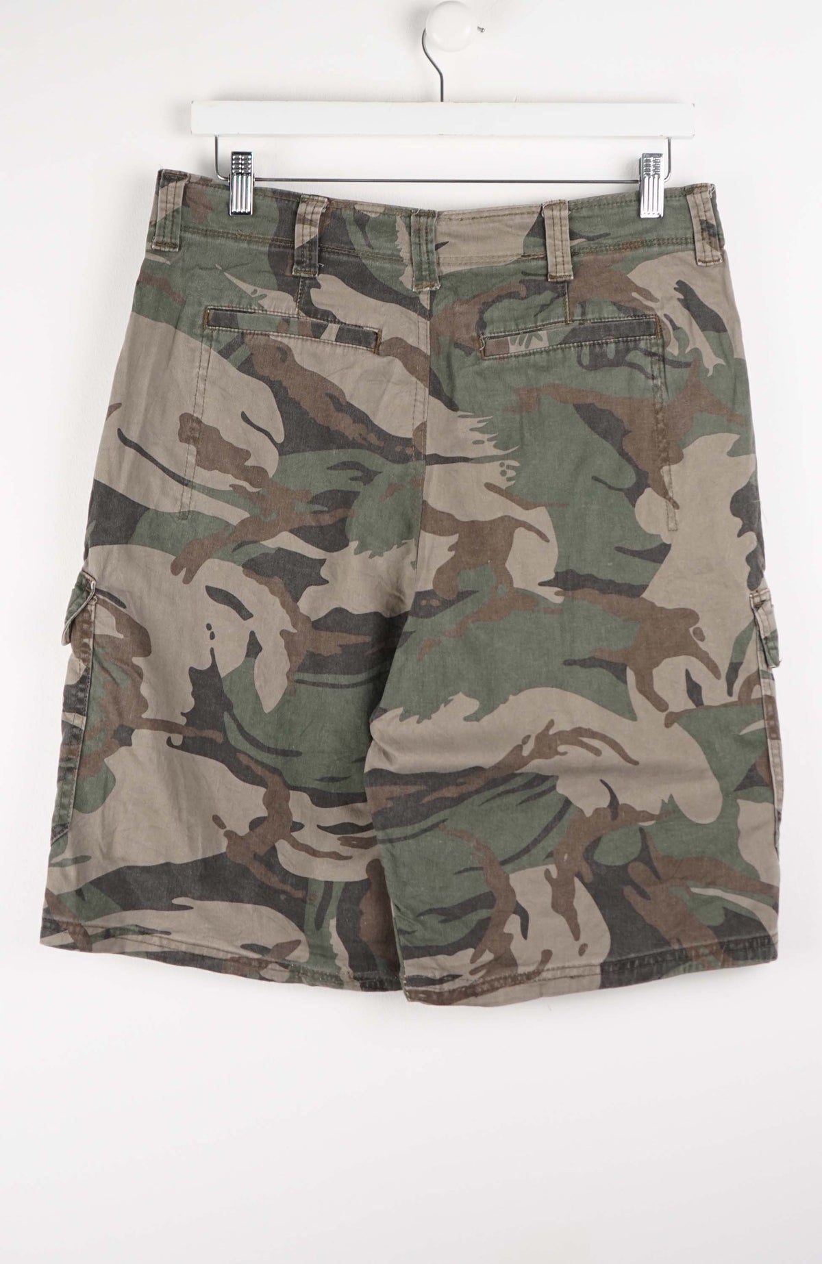 VINTAGE WRANGLER CAMO CARGO SHORTS W32