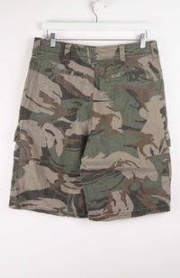VINTAGE WRANGLER CAMO CARGO SHORTS W32