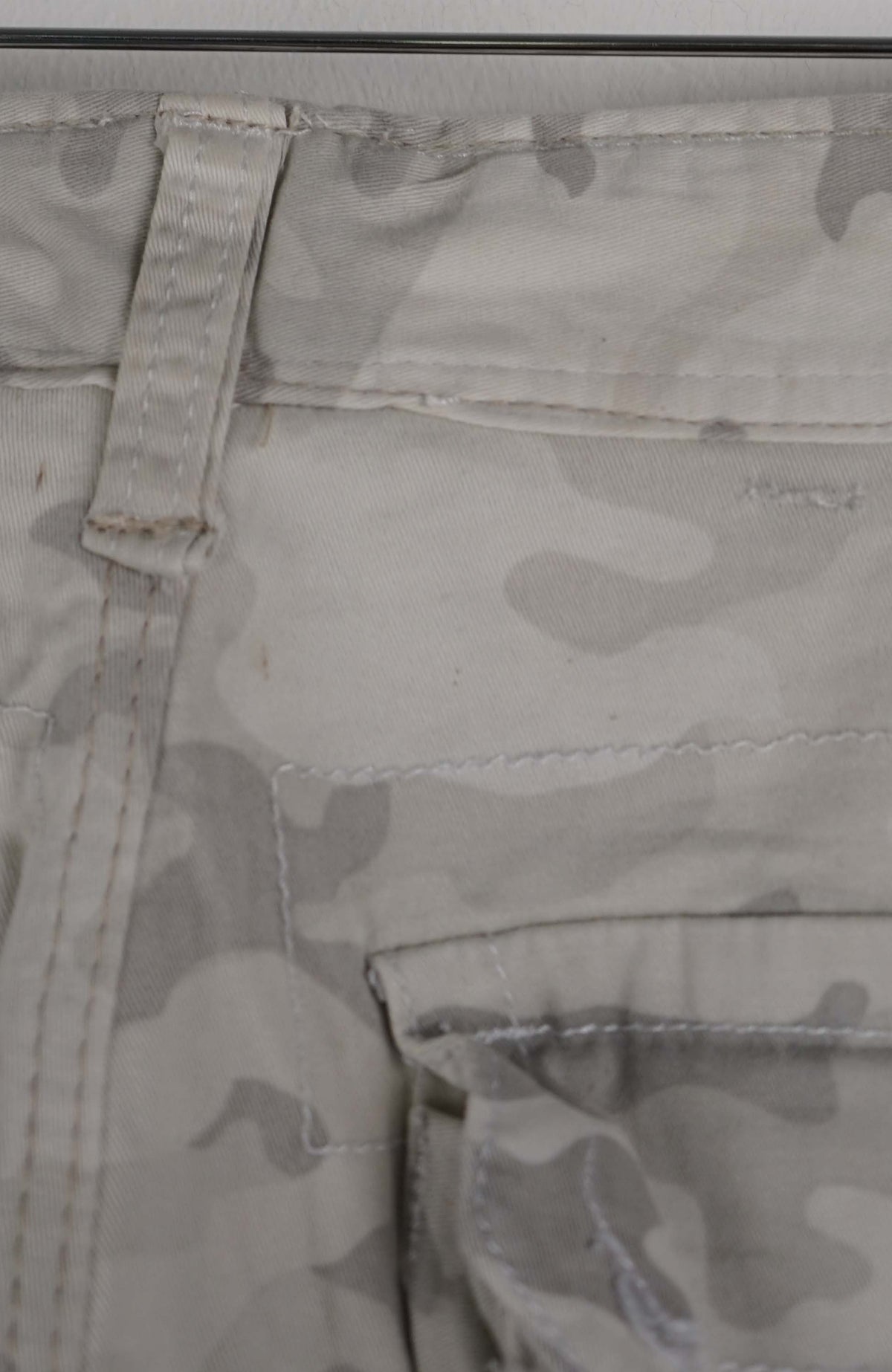 VINTAGE CAMO CARGO SHORTS W34