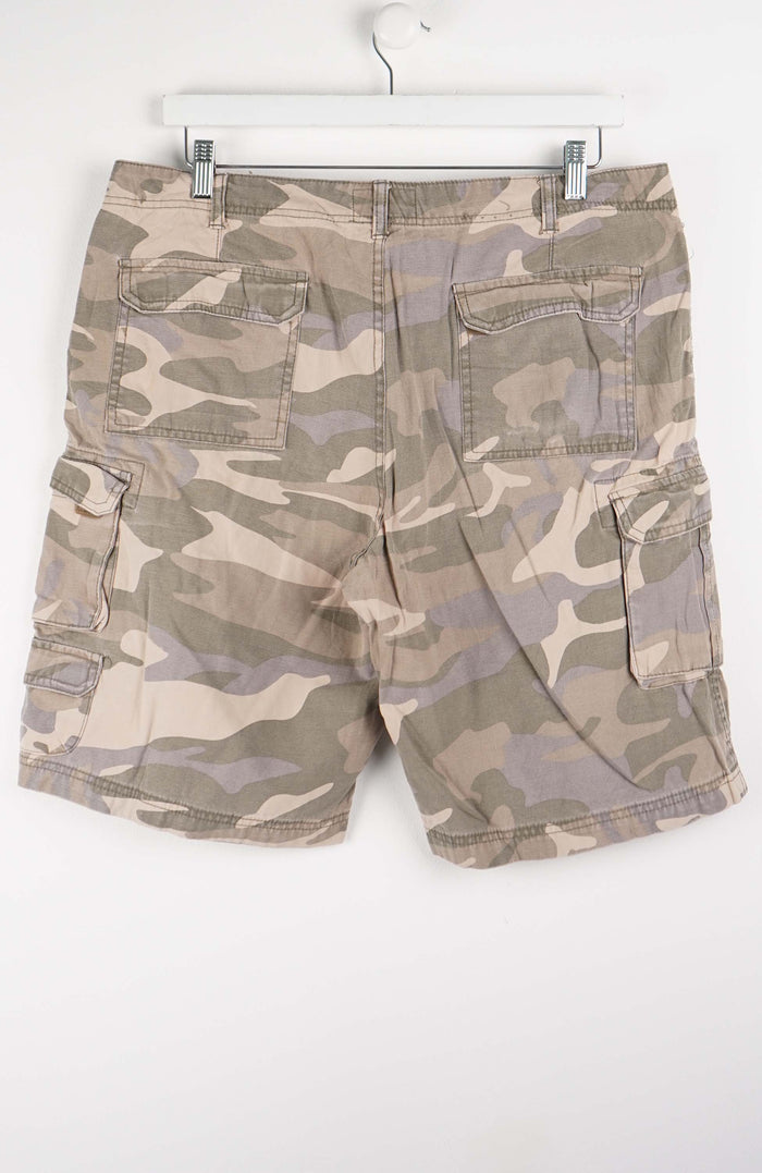 VINTAGE CAMO CARGO SHORTS W36