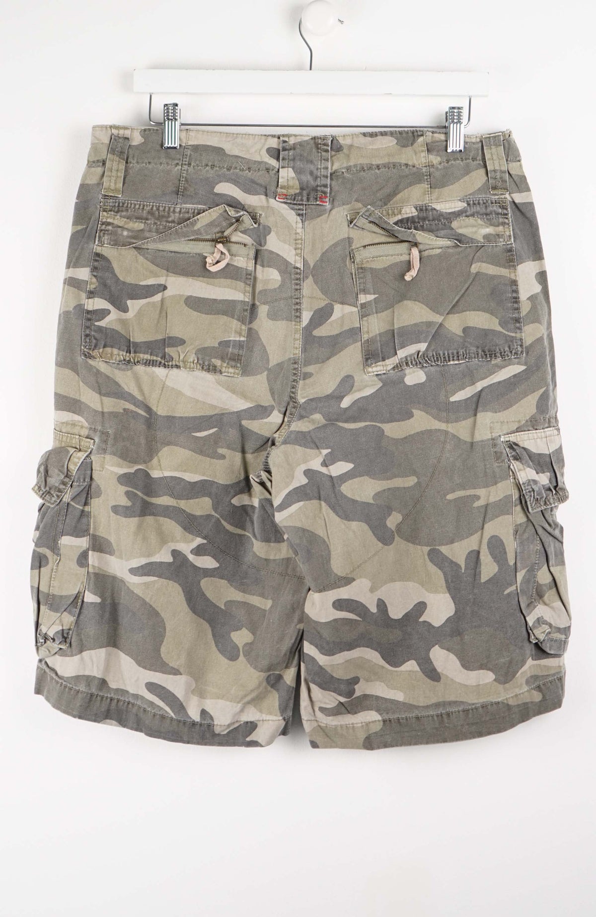 VINTAGE CAMO CARGO SHORTS W36