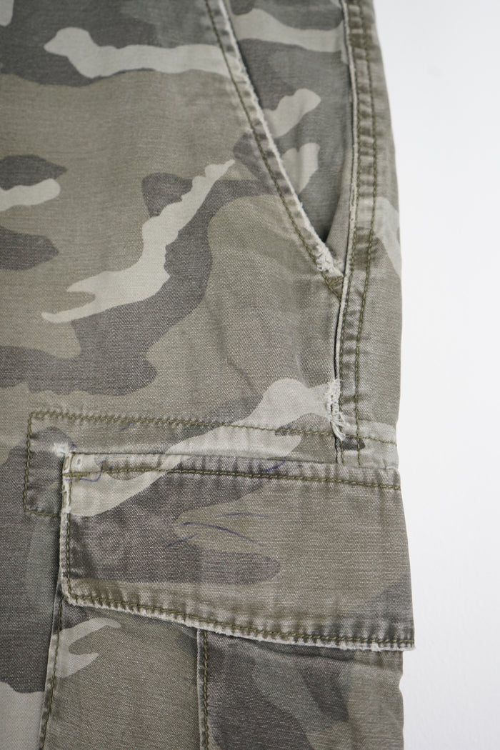 VINTAGE CAMO CARGO SHORTS W40