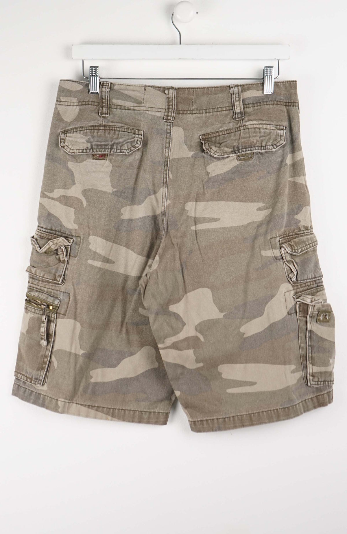 VINTAGE CAMO CARGO SHORTS W34