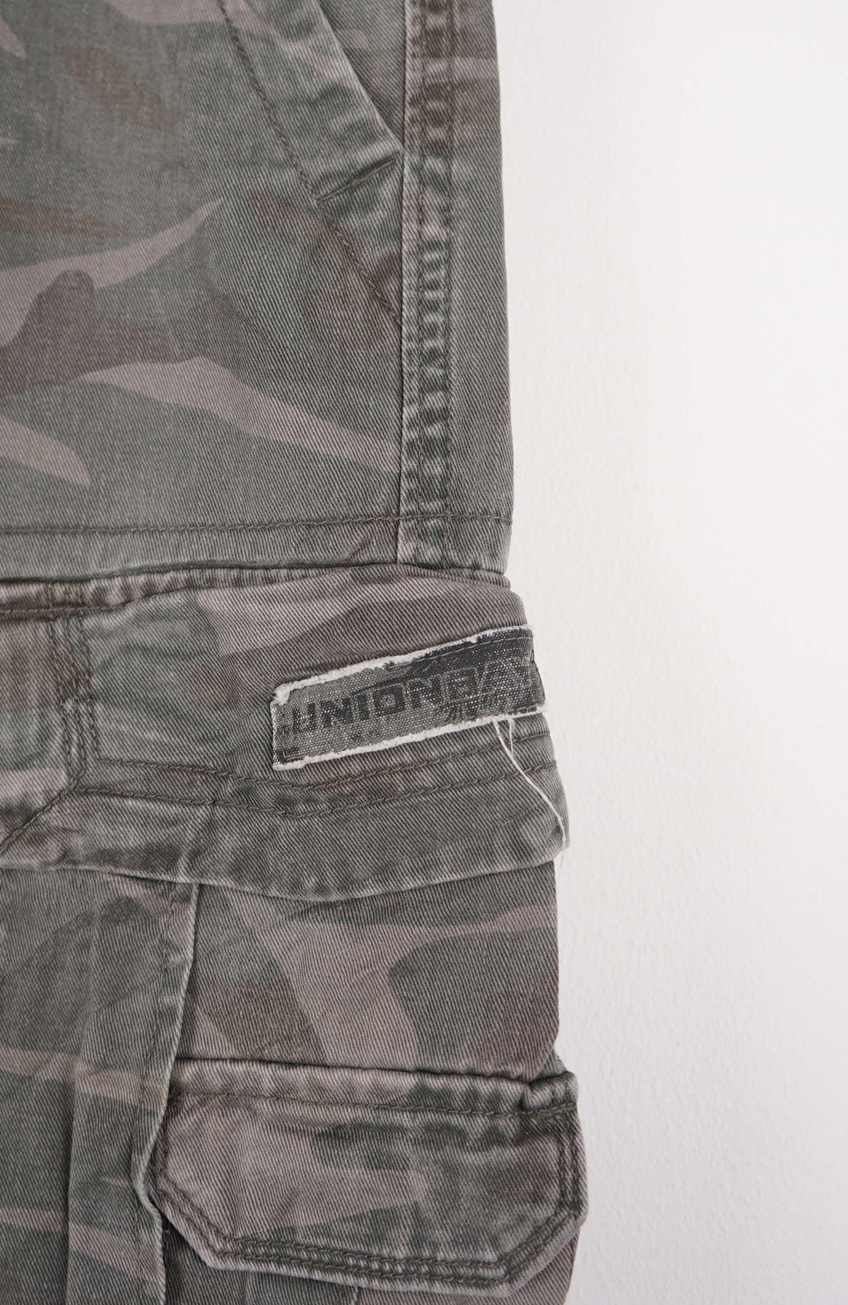VINTAGE CAMO CARGO SHORTS W34