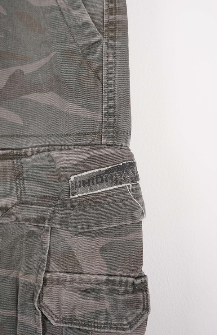 VINTAGE CAMO CARGO SHORTS W34