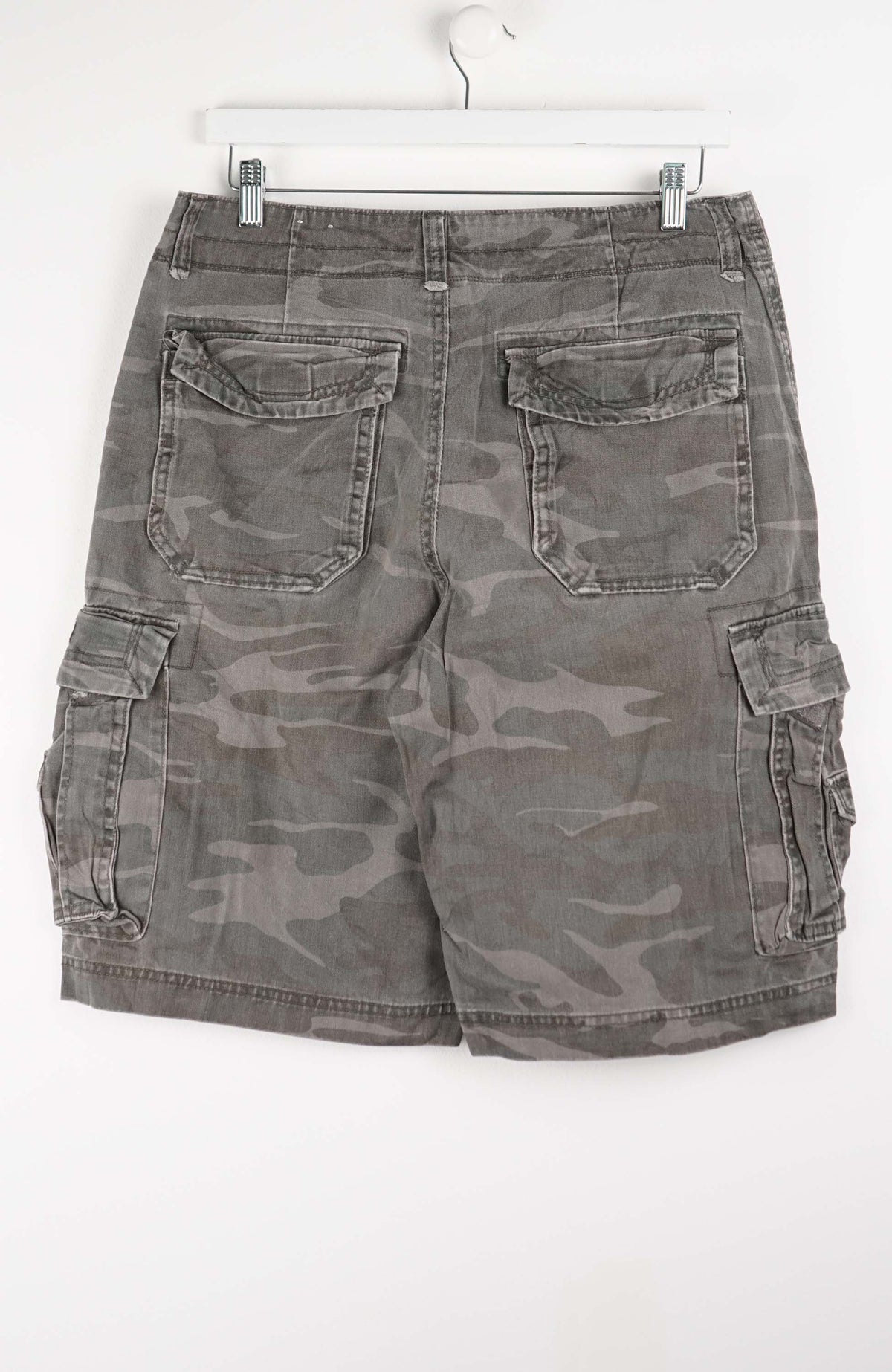 VINTAGE CAMO CARGO SHORTS W34