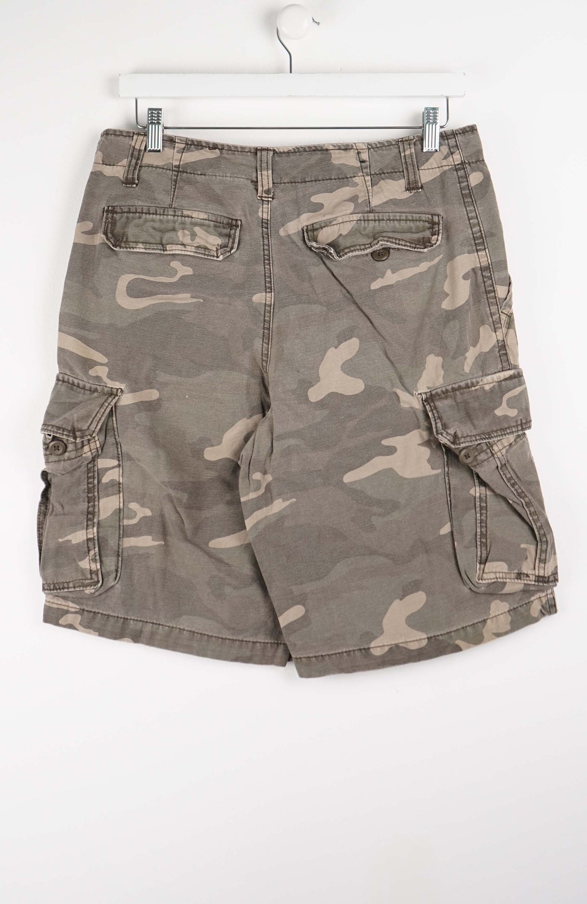 VINTAGE CAMO CARGO SHORTS W32