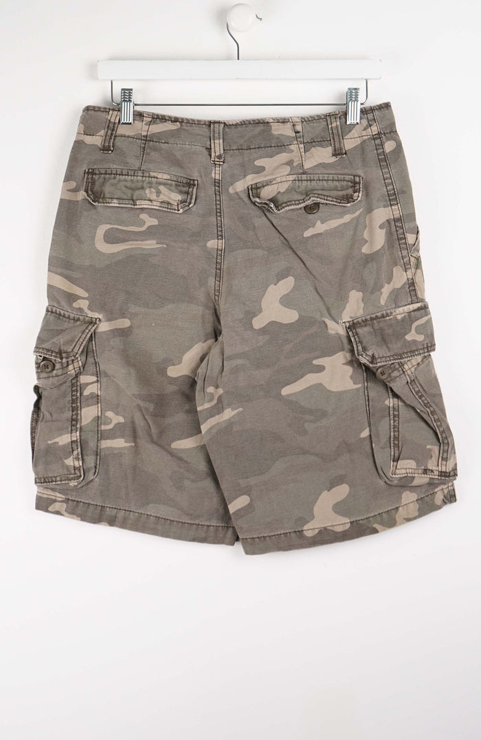 VINTAGE CAMO CARGO SHORTS W32