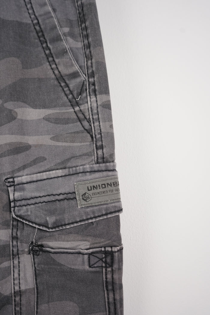 VINTAGE CAMO CARGO SHORTS W29