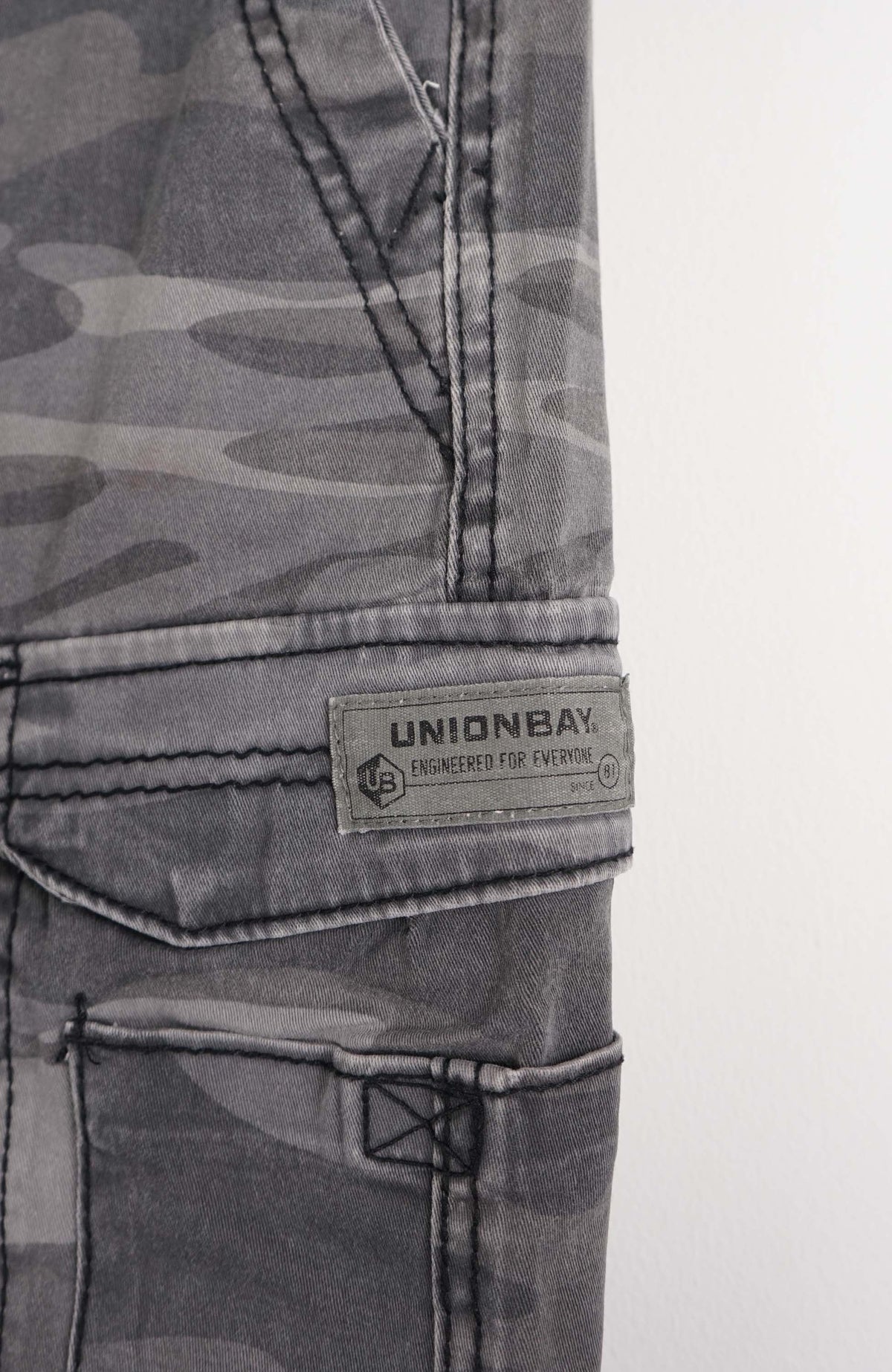 VINTAGE CAMO CARGO SHORTS W29