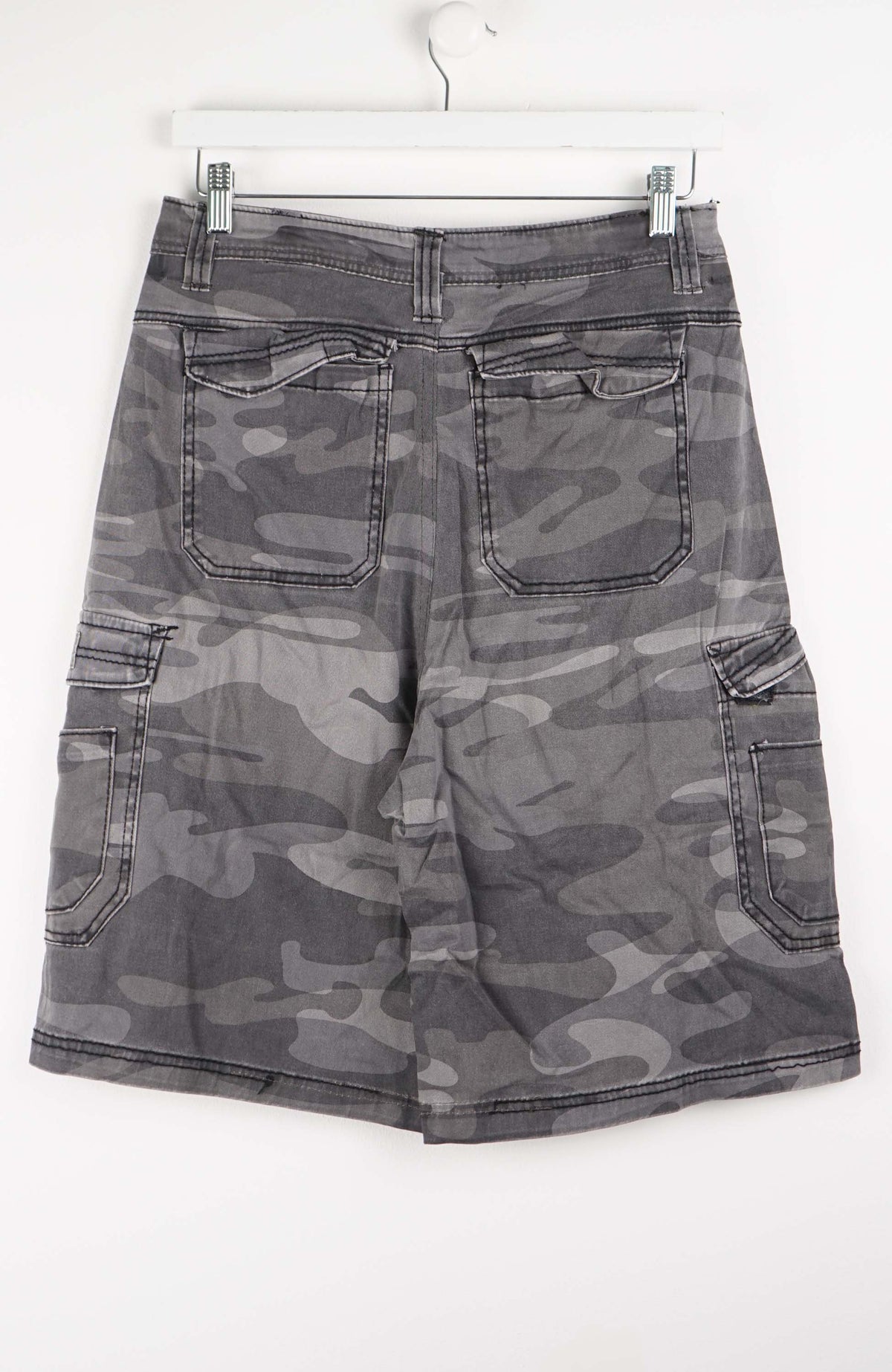 VINTAGE CAMO CARGO SHORTS W29