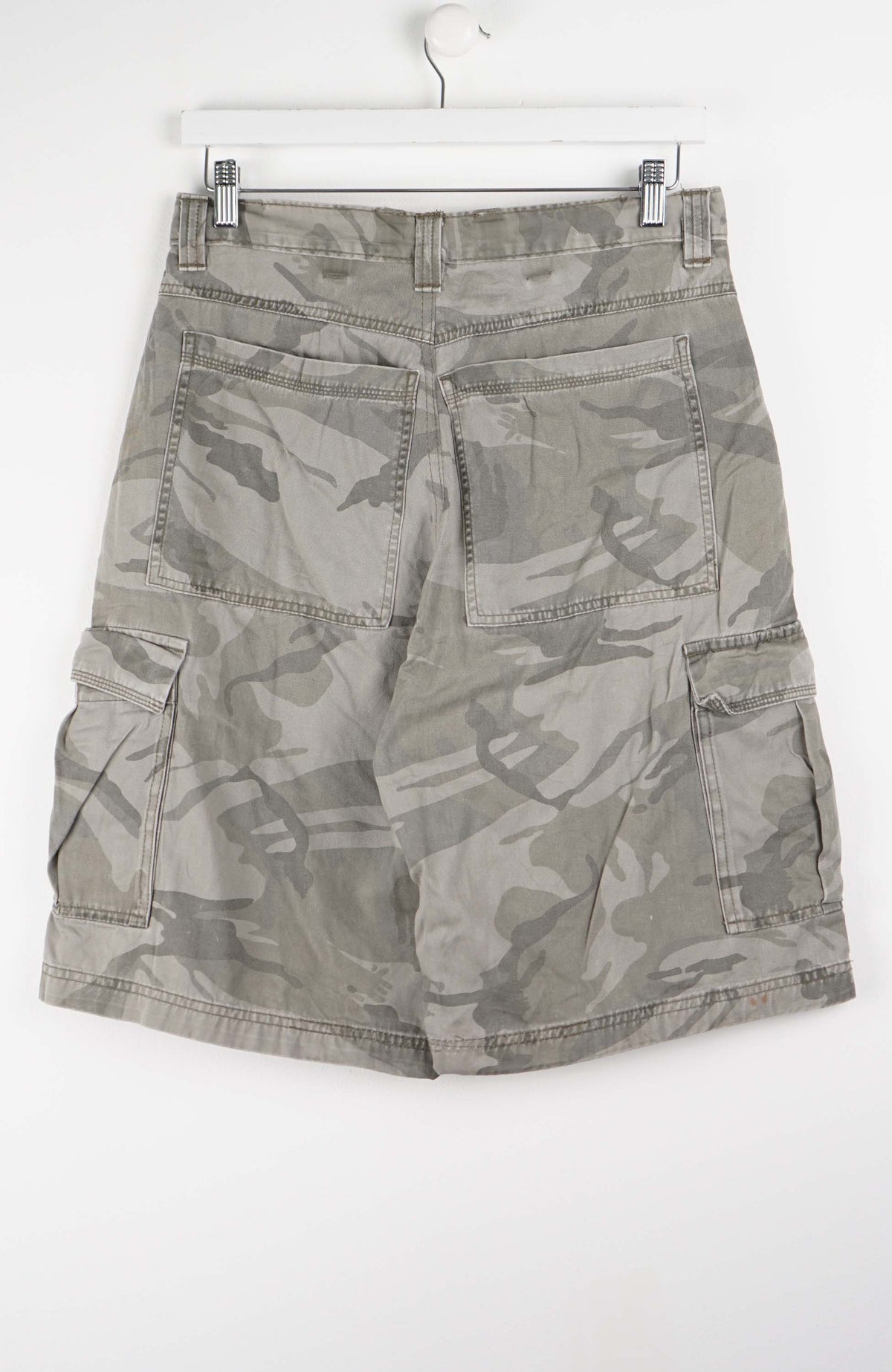 VINTAGE WRANGLER CAMO CARGO SHORTS W31