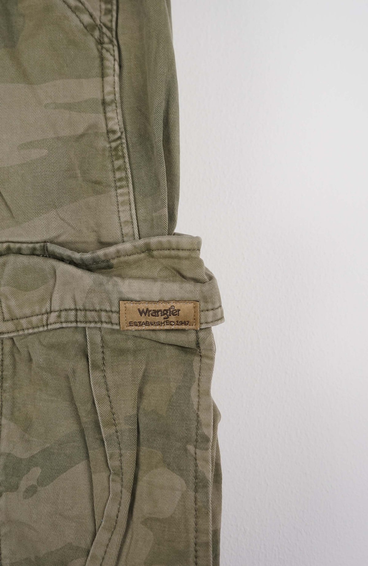 VINTAGE CAMO CARGO SHORTS W30