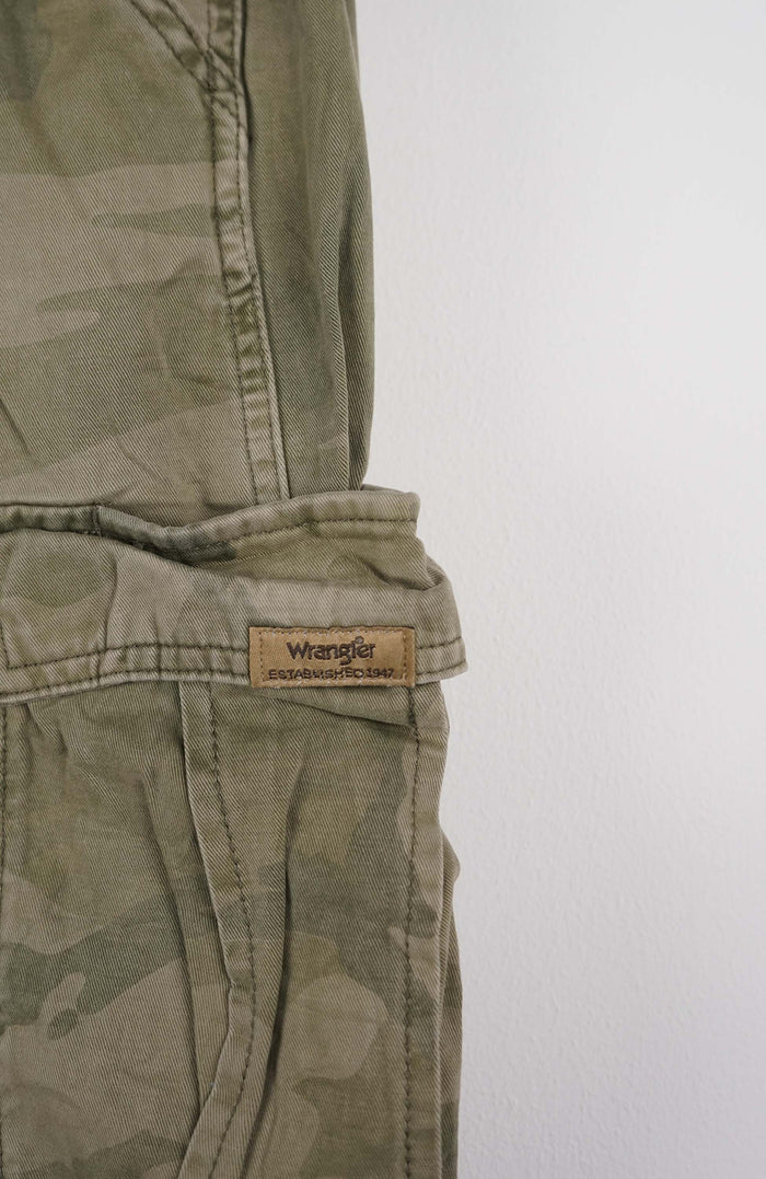 VINTAGE CAMO CARGO SHORTS W30